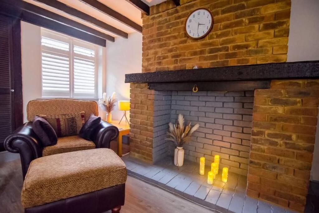A Bright And Spacious Gem Staines-upon-Thames Exterior foto