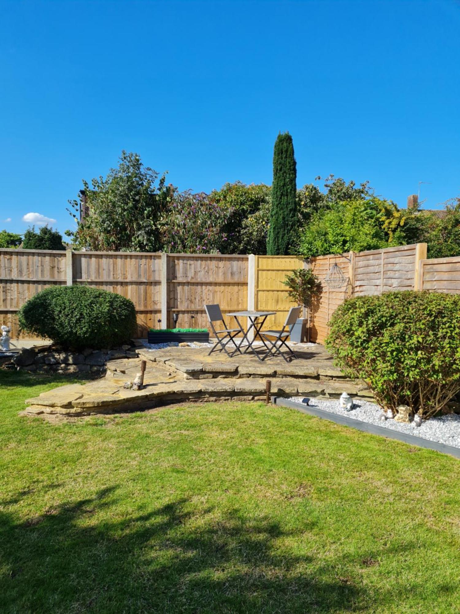A Bright And Spacious Gem Staines-upon-Thames Exterior foto